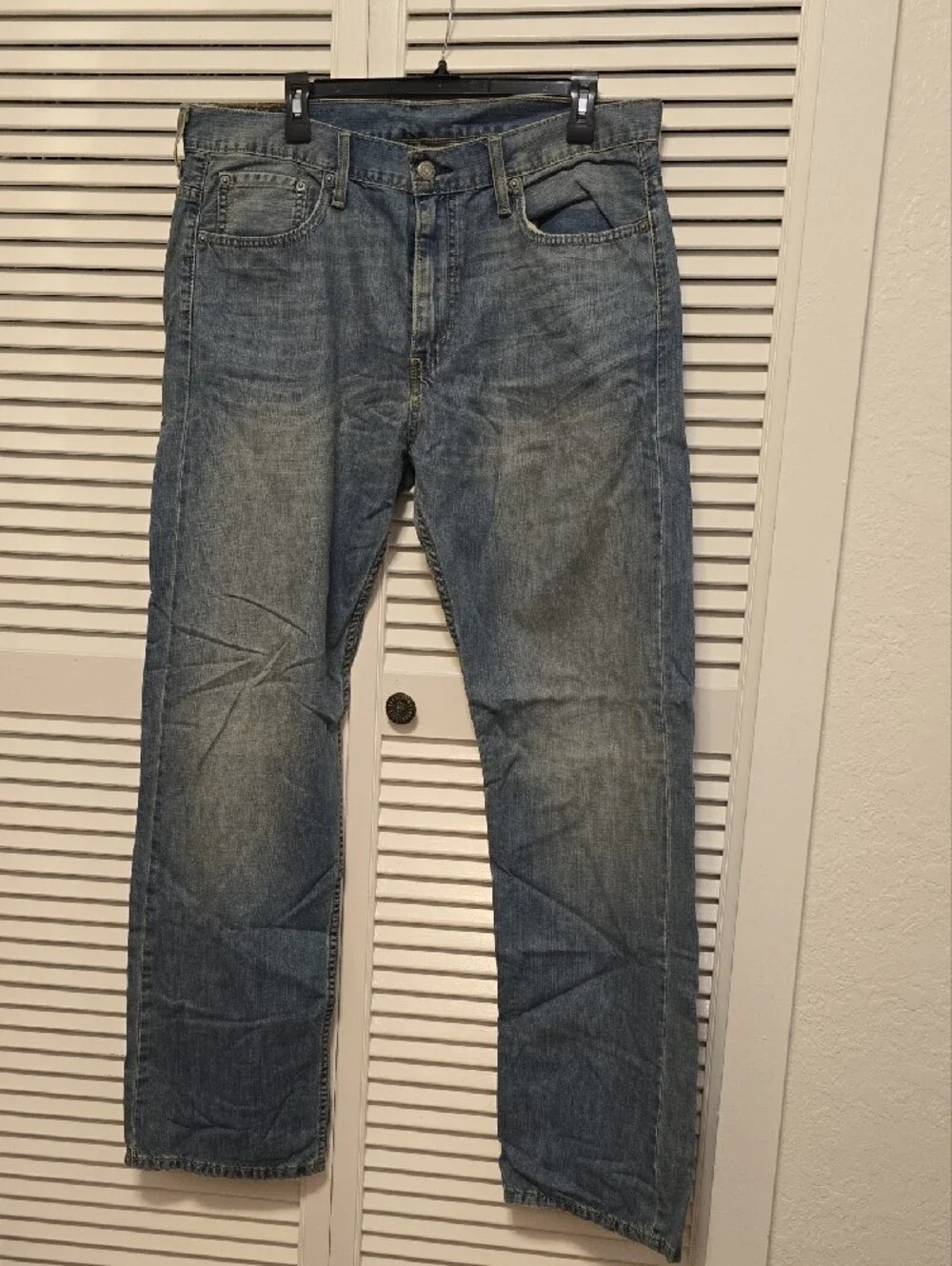 Levis straight leg
